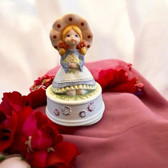 Vintage Flambro Fine Porcelain Rotating Music Box With Little Girl Taiwan - Picture 4 of 11